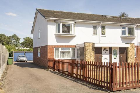 2 bedroom flat to rent, 8 Giffard CourtMarket HarboroughLeics