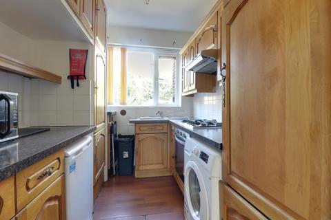 2 bedroom maisonette for sale, Abbots Park, London SW2