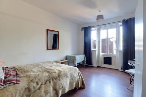 2 bedroom maisonette for sale, Abbots Park, London SW2