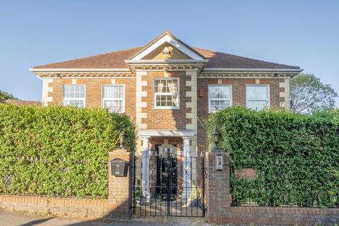 Meadowbanks, Arkley