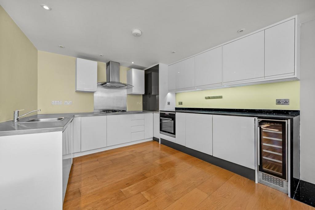 Apartment in Redhill Street - View 4