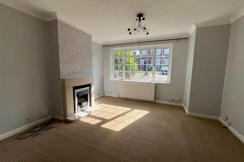 3 bedroom semi-detached house to rent, Pennine Avenue, Luton