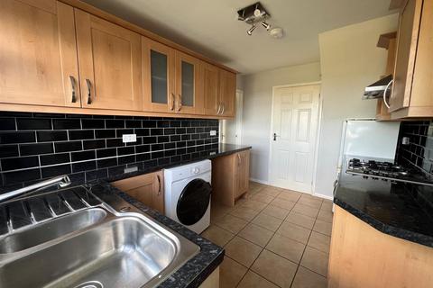 3 bedroom semi-detached house to rent, Pennine Avenue, Luton