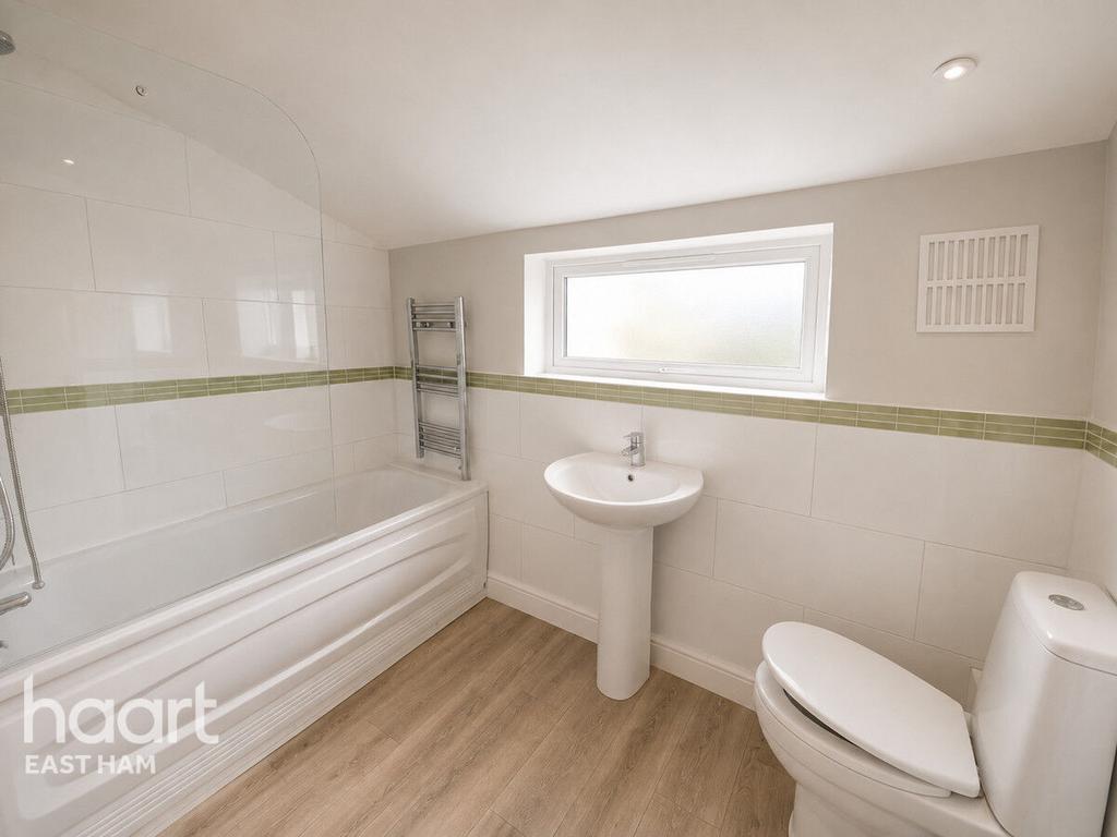 House in London, Plashet - View 4