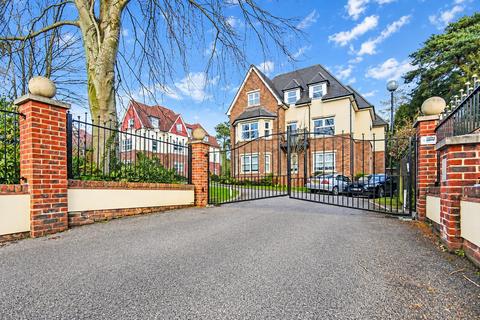 3 bedroom apartment to rent, Forest Road, Branksome Park, Poole