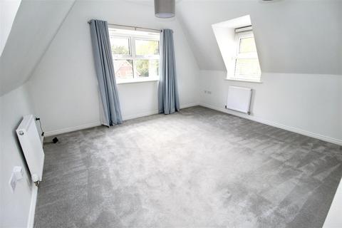 3 bedroom apartment to rent, Forest Road, Branksome Park, Poole