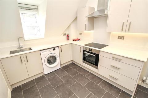 3 bedroom apartment to rent, Forest Road, Branksome Park, Poole