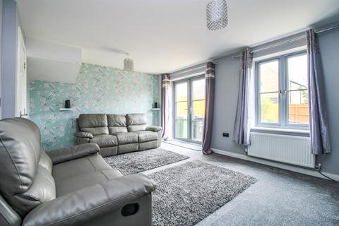 4 bedroom terraced house to rent, Eydon Drive, Corby NN17
