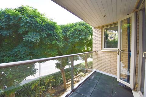 1 bedroom apartment for sale, Ashley Park Road, Walton-on-Thames, KT12
