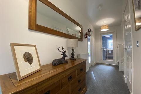 3 bedroom semi-detached house to rent, Kennaway Avenue, Perth