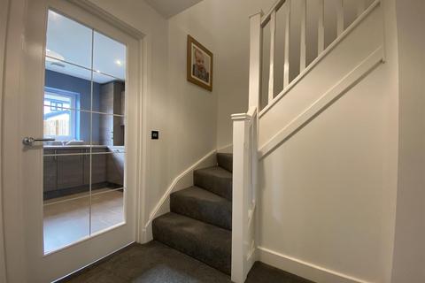 3 bedroom semi-detached house to rent, Kennaway Avenue, Perth