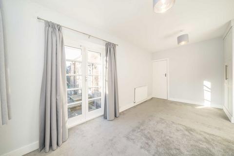 3 bedroom detached house to rent, Ravenswood Court, Kingston Upon Thames KT2
