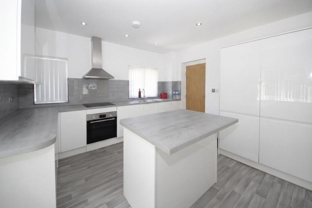 Apartment in LONDON - View 3