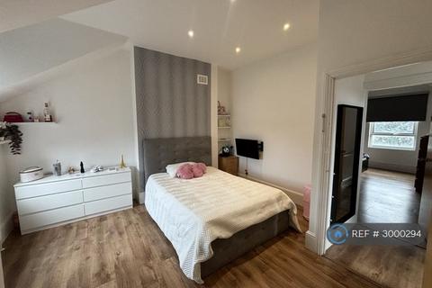 2 bedroom flat to rent, Station Road, London, NW10