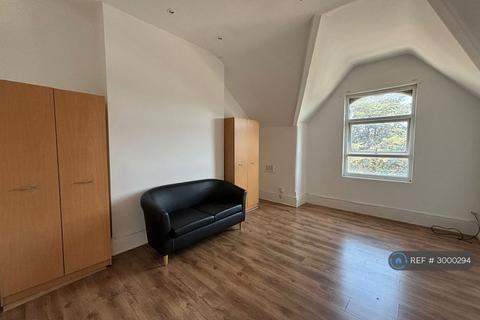 2 bedroom flat to rent, Station Road, London, NW10