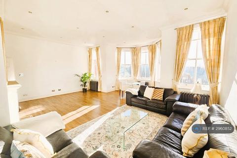 3 bedroom flat to rent, Devonshire House, Woodford Green, IG8