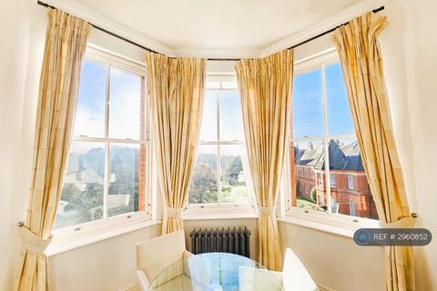3 bedroom flat to rent, Devonshire House, Woodford Green, IG8