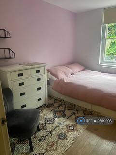 1 bedroom in a flat share to rent, Alexandra Drive, London, SE19