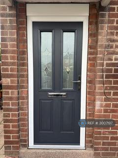 2 bedroom semi-detached house to rent, Kingsway Park, Manchester, M41