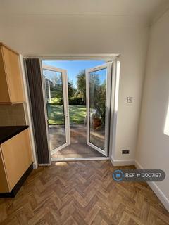 2 bedroom semi-detached house to rent, Kingsway Park, Manchester, M41