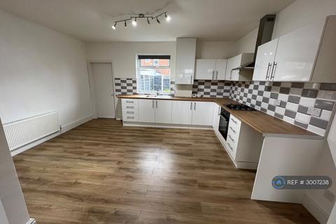 3 bedroom terraced house to rent, Mount Pleasant Road, Denton, Manchester, M34