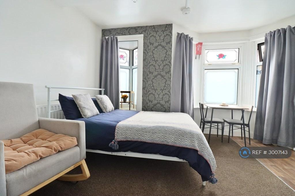 Apartment in London - View 3