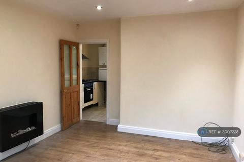 2 bedroom semi-detached house to rent, Brynorme Road, Manchester, M8