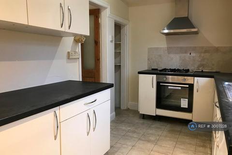 2 bedroom semi-detached house to rent, Brynorme Road, Manchester, M8