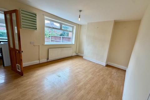 3 bedroom semi-detached house to rent, Riverton Road, Manchester, M20
