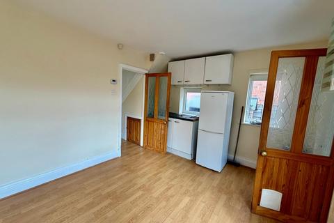 3 bedroom semi-detached house to rent, Riverton Road, Manchester, M20
