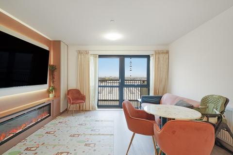 2 bedroom flat to rent, Farine Avenue, Hayes UB3