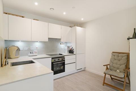 2 bedroom flat to rent, Farine Avenue, Hayes UB3