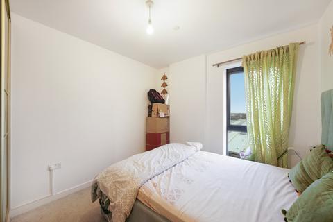 2 bedroom flat to rent, Farine Avenue, Hayes UB3