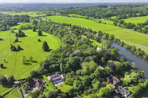 Land for sale, Magna Carta Lane, Wraysbury TW19