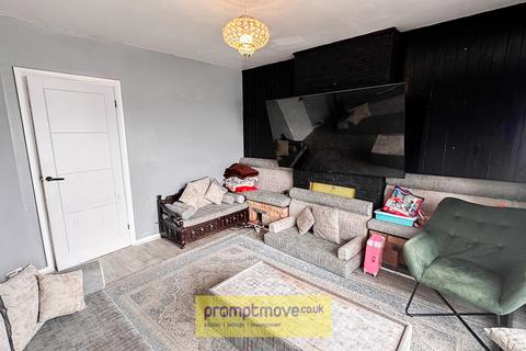3 bedroom semi-detached bungalow to rent, Humberstone Close Luton LU4 9ST