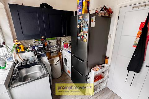 3 bedroom semi-detached bungalow to rent, Humberstone Close Luton LU4 9ST