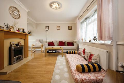 3 bedroom terraced house for sale, Thame Road, Aylesbury