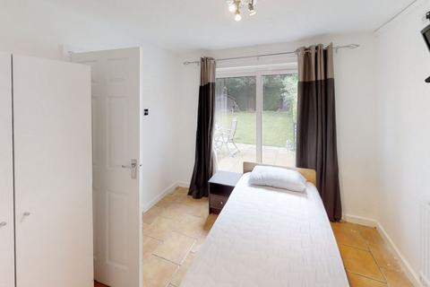 1 bedroom in a house share to rent, Applegarth Avenue, Guildford, GU2