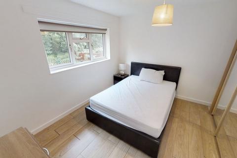 1 bedroom in a house share to rent, Applegarth Avenue, Guildford, GU2