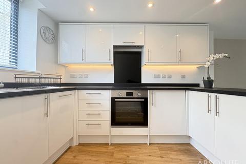 2 bedroom flat to rent, Victoria Parade, Queens Quay, TQ1