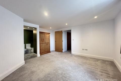 2 bedroom flat to rent, Victoria Parade, Queens Quay, TQ1