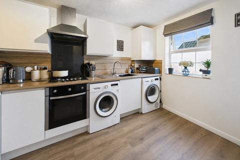 2 bedroom semi-detached house for sale, Mallard Close, West Yorkshire WF16