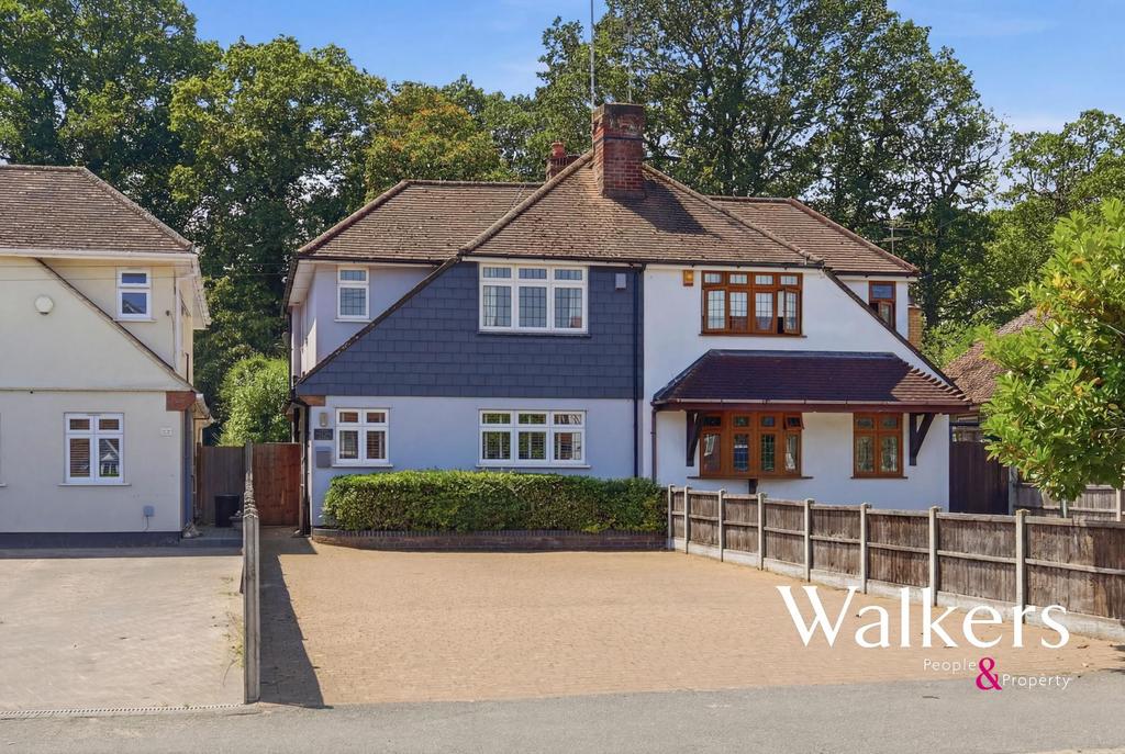 Detached house exterior, driveway
