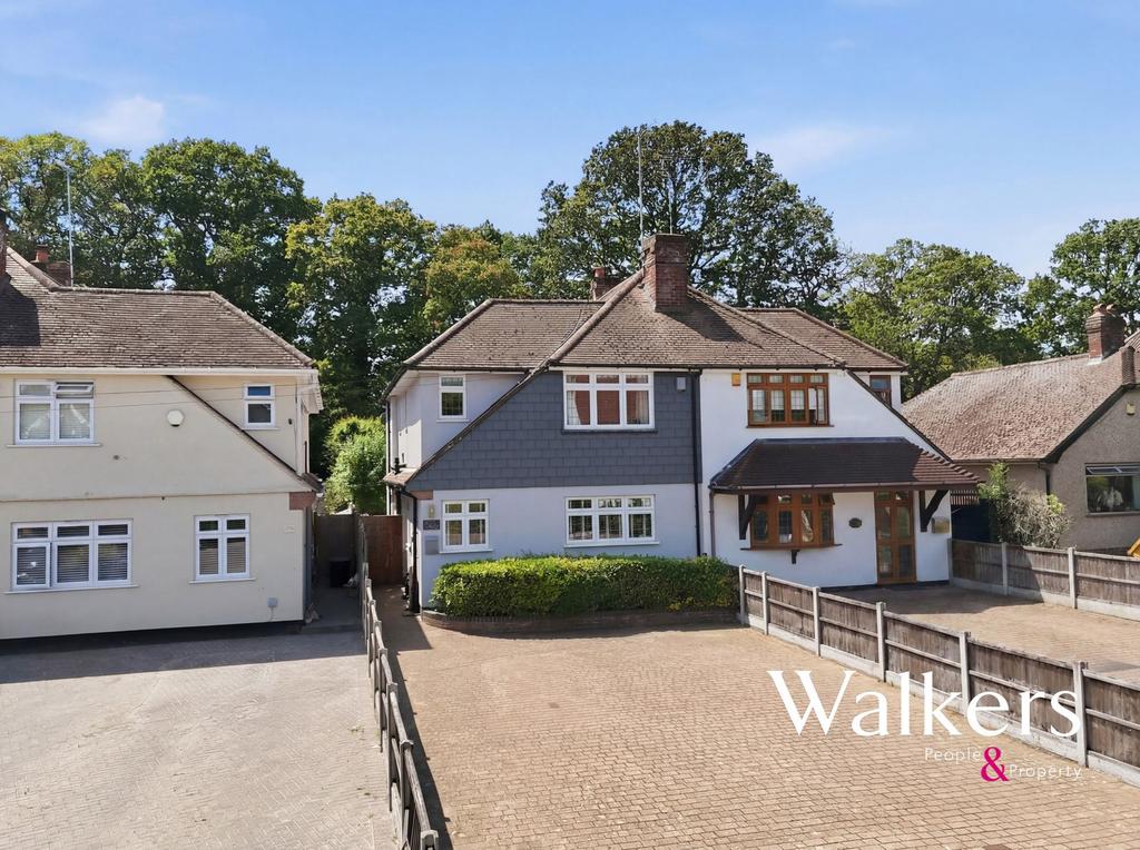 Detached house exterior, driveway