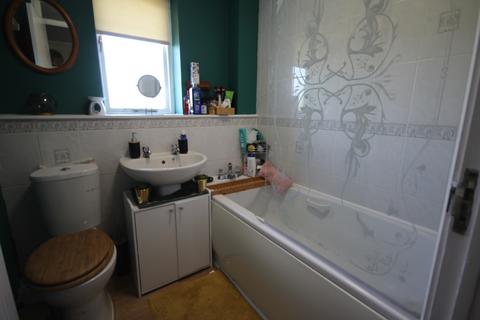 2 bedroom end of terrace house to rent, Inwood Close, Corby, Northants, NN18