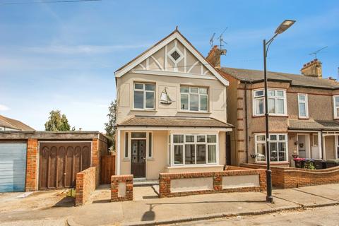 3 bedroom detached house for sale, Richmond Avenue, Shoeburyness, Southend-on-Sea, Essex, SS3