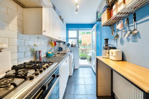 2 bedroom apartment for sale, Angles Road, London SW16