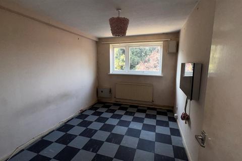 undefined, Highlands Close, HOUNSLOW