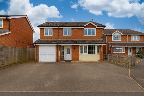 4 bedroom detached house for sale, Ayres Close, Aylesbury