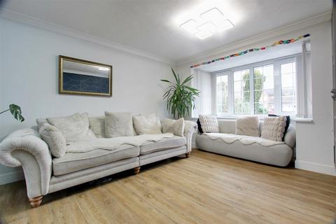 4 bedroom detached house for sale, Ayres Close, Aylesbury